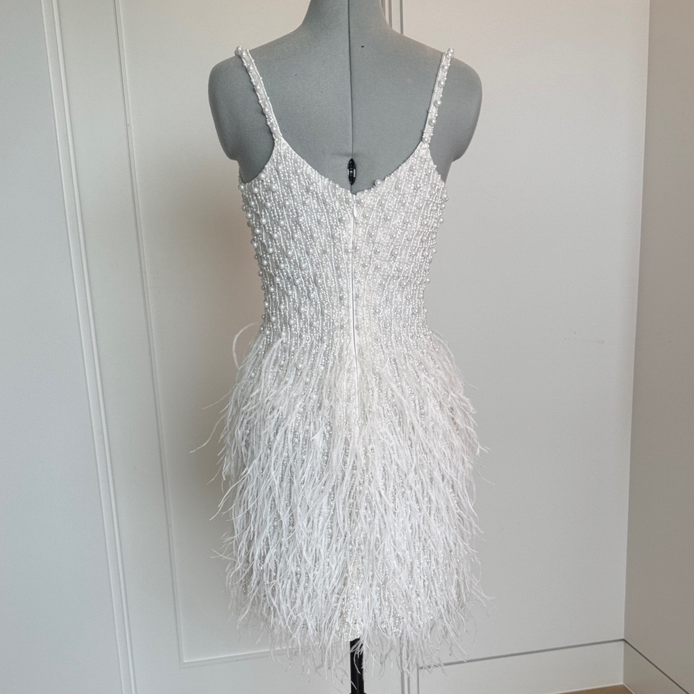 Excellent photo shoot dress or bridal event for the bride - Picture 3 of 9
